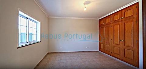 Moradia T3 entre o campo e a cidade – Um lar acolhedor em Loulé