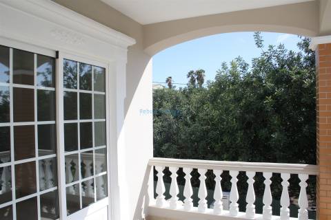 Moradia T3 entre o campo e a cidade – Um lar acolhedor em Loulé