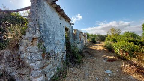 Terreno com projeto aprovado para moradia T3, magnifica vista mar