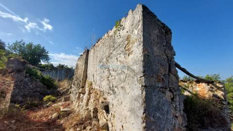 Terreno com projeto aprovado para moradia T3, magnifica vista mar