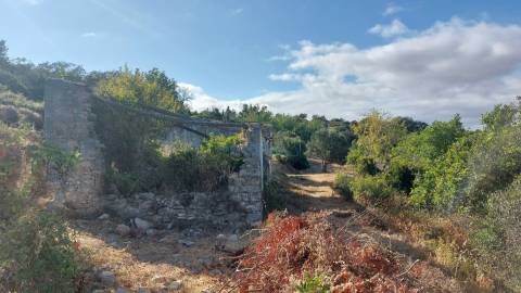 Terreno com projeto aprovado para moradia T3, magnifica vista mar