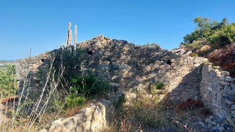 Terreno com projeto aprovado para moradia T3, magnifica vista mar