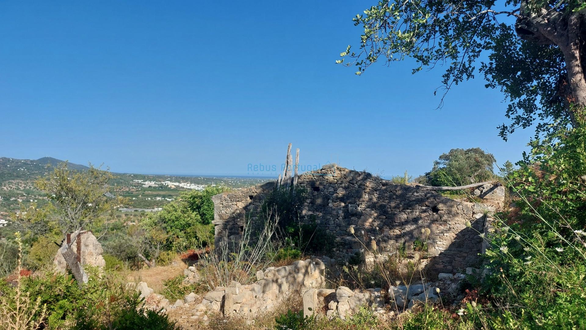 Terreno com projeto aprovado para moradia T3, magnifica vista mar