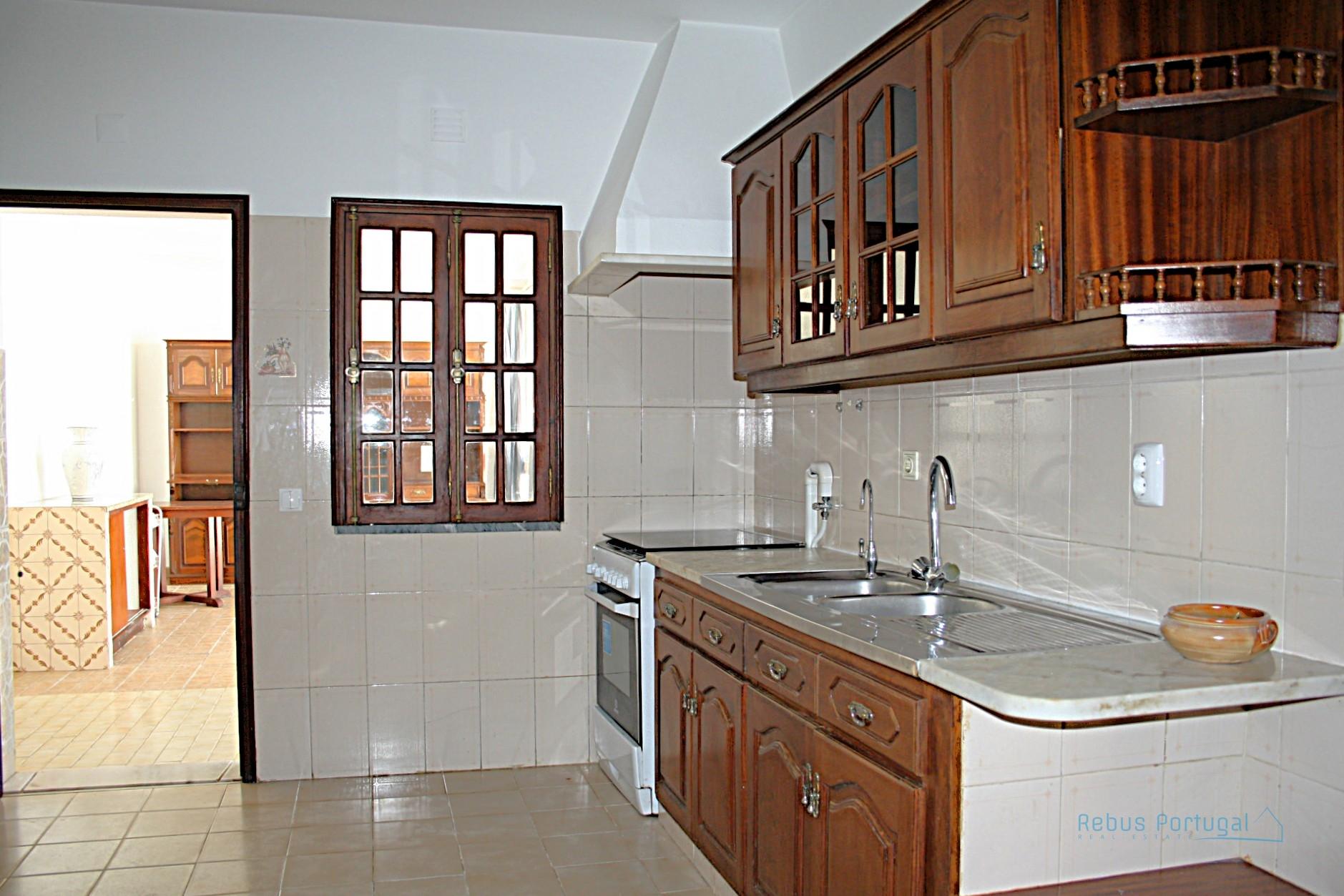 Moradia Geminada, 3 quartos, 2 casas de banho, com garagem
