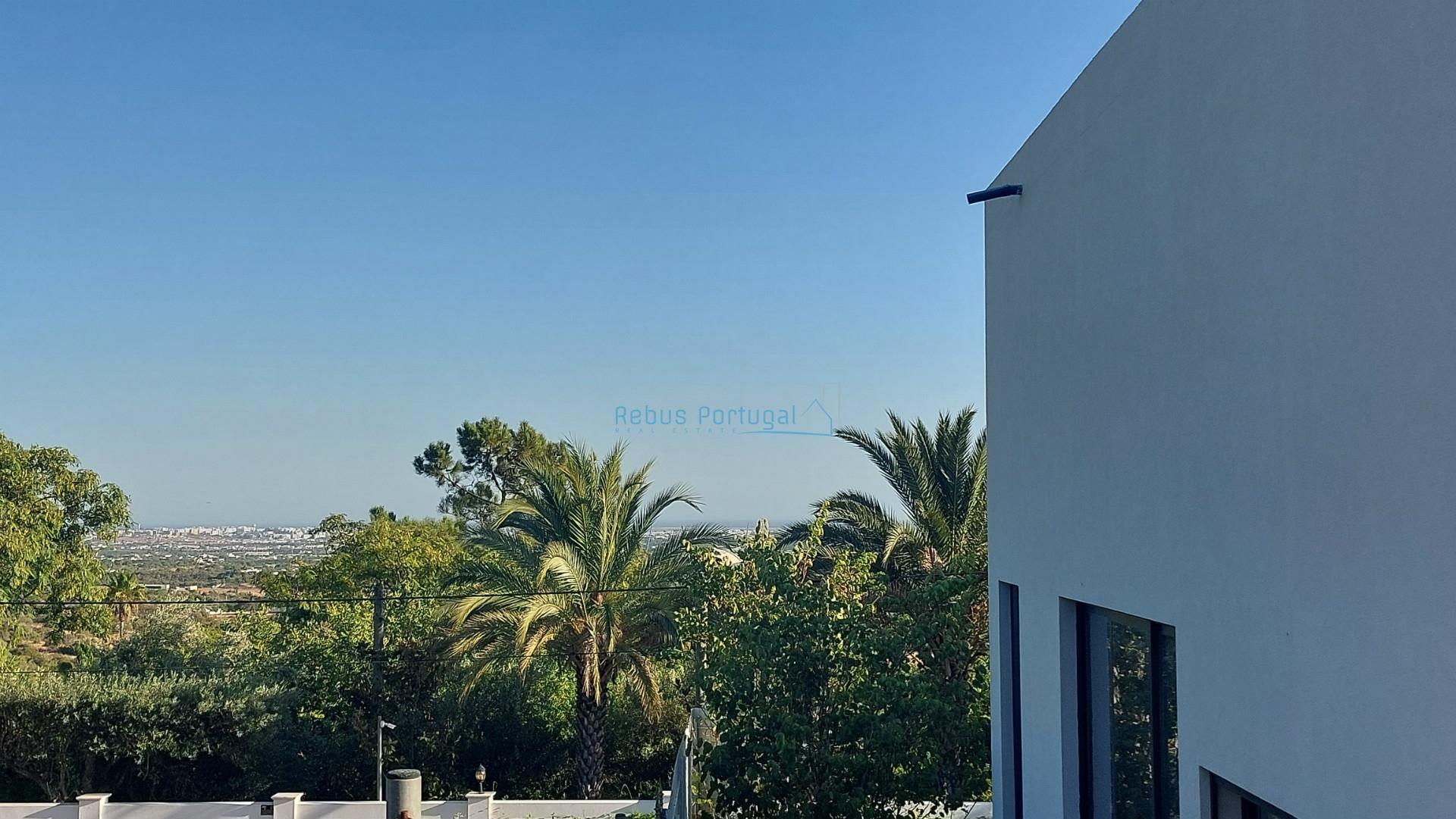 Terreno para construção de 1 ou 2 moradias, magnifica vista de mar