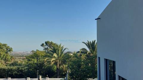 Terreno para construção de 1 ou 2 moradias, magnifica vista de mar