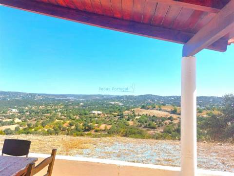 Quinta com 2 moradias para restaurar