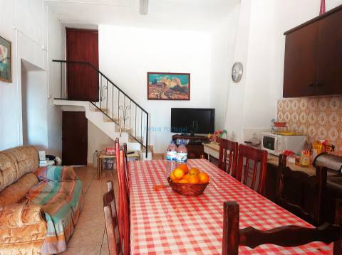 Quinta com 2 moradias para restaurar