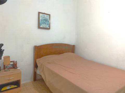 Quinta com 2 moradias para restaurar