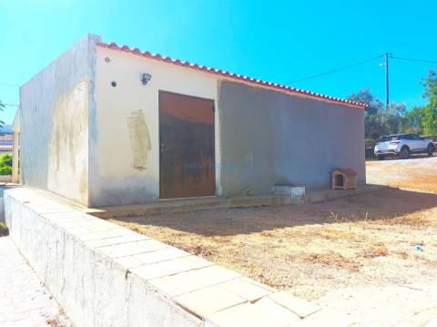 Quinta com 2 moradias para restaurar