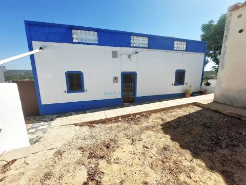 Quinta com 2 moradias para restaurar