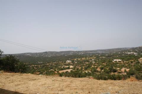 Quinta com 2 moradias para restaurar