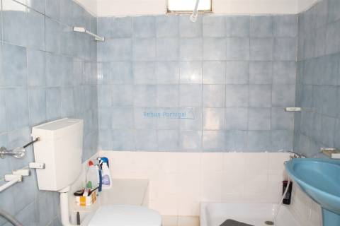 Quinta com 2 moradias para restaurar