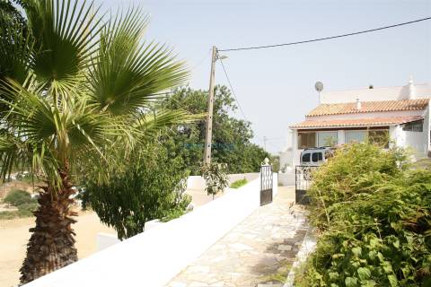 Quinta com 2 moradias para restaurar