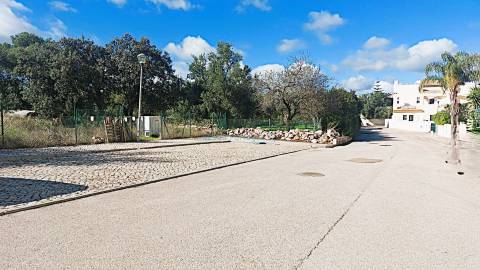 Uma Tela com História: Oportunidade Única nos Arredores de Loulé