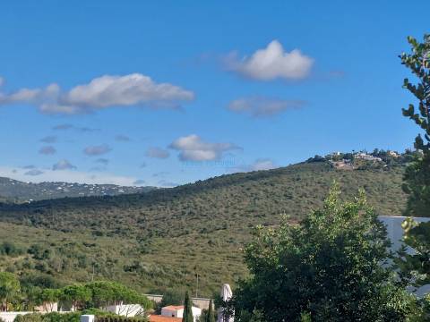 Uma Tela com História: Oportunidade Única nos Arredores de Loulé