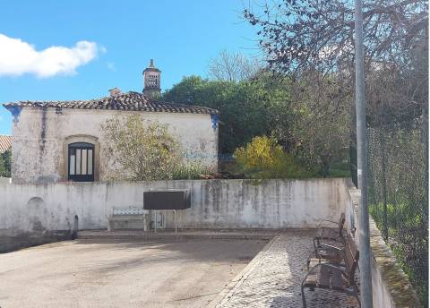 Uma Tela com História: Oportunidade Única nos Arredores de Loulé