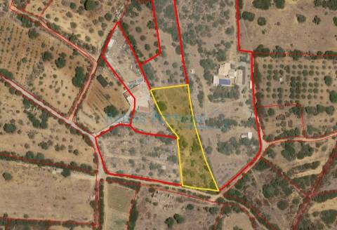 Terreno rustico de 3.040m2 perto de Estoi