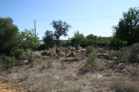Terreno rustico de 3.040m2 perto de Estoi