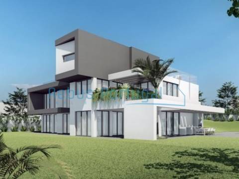 Terreno com infraestruturas para Moradia de Luxo em Construção