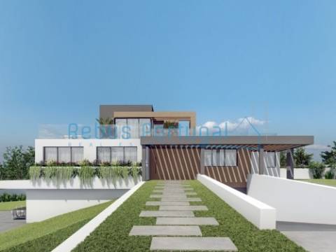Terreno com infraestruturas para Moradia de Luxo em Construção