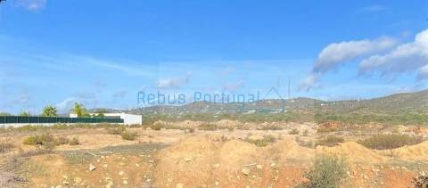 Terreno com infraestruturas para Moradia de Luxo em Construção