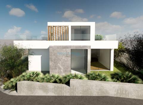 Vista Mar Deslumbrante | Terreno com Projeto Aprovado para Moradia de Luxo