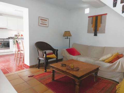 Moradia T3+1 de Charme Tradicional com Jardim e Potencial de Anexo