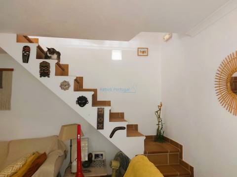 Moradia T3+1 de Charme Tradicional com Jardim e Potencial de Anexo