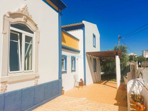 Moradia T3+1 de Charme Tradicional com Jardim e Potencial de Anexo