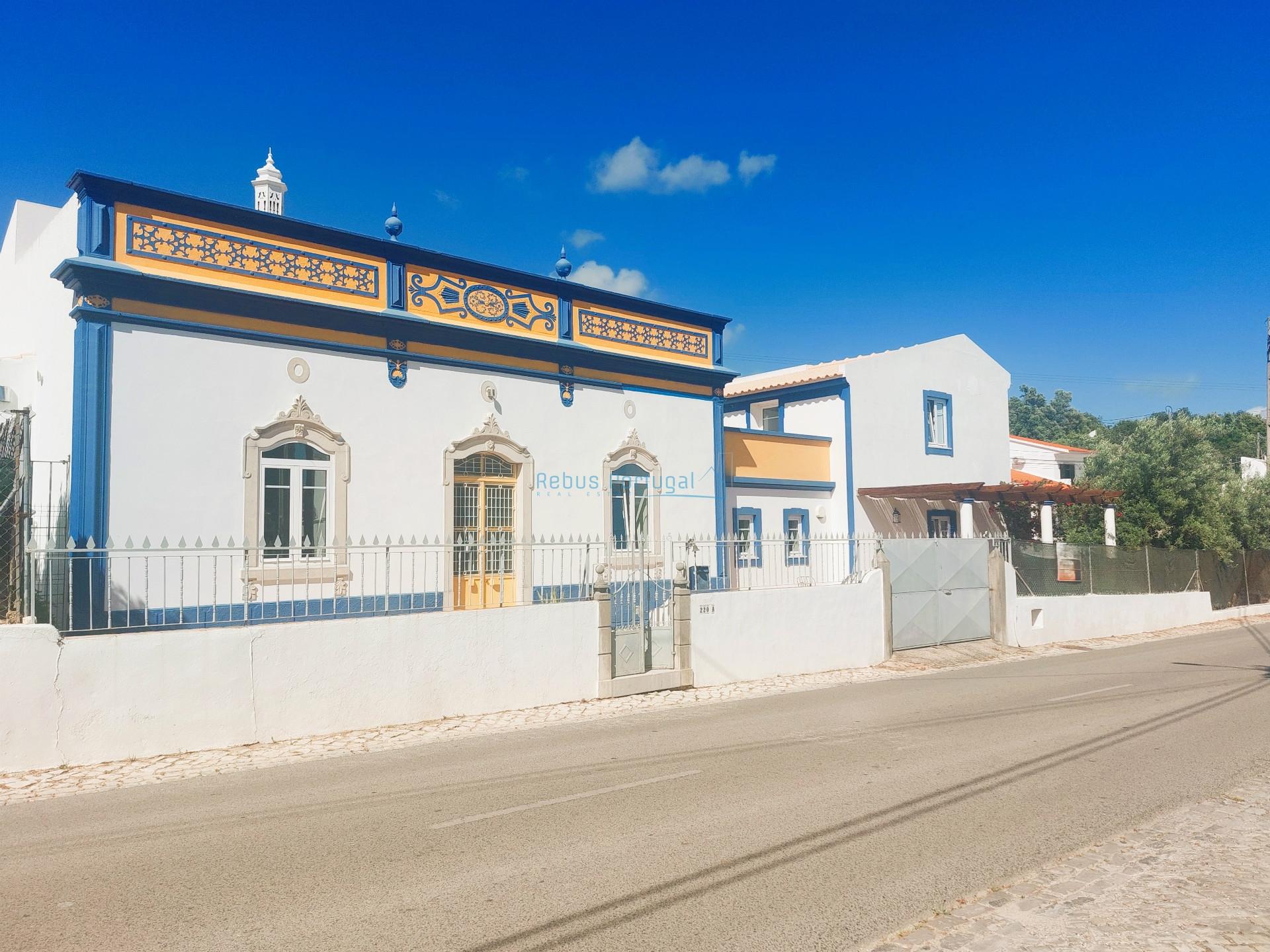 Moradia T3+1 de Charme Tradicional com Jardim e Potencial de Anexo