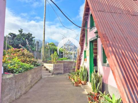 Moradia T1 em Santana com as vivencias tradicionais madeirenses