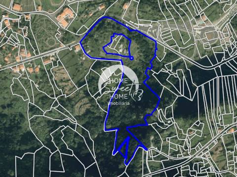 Moradia independente à venda na Estrada dos Poços