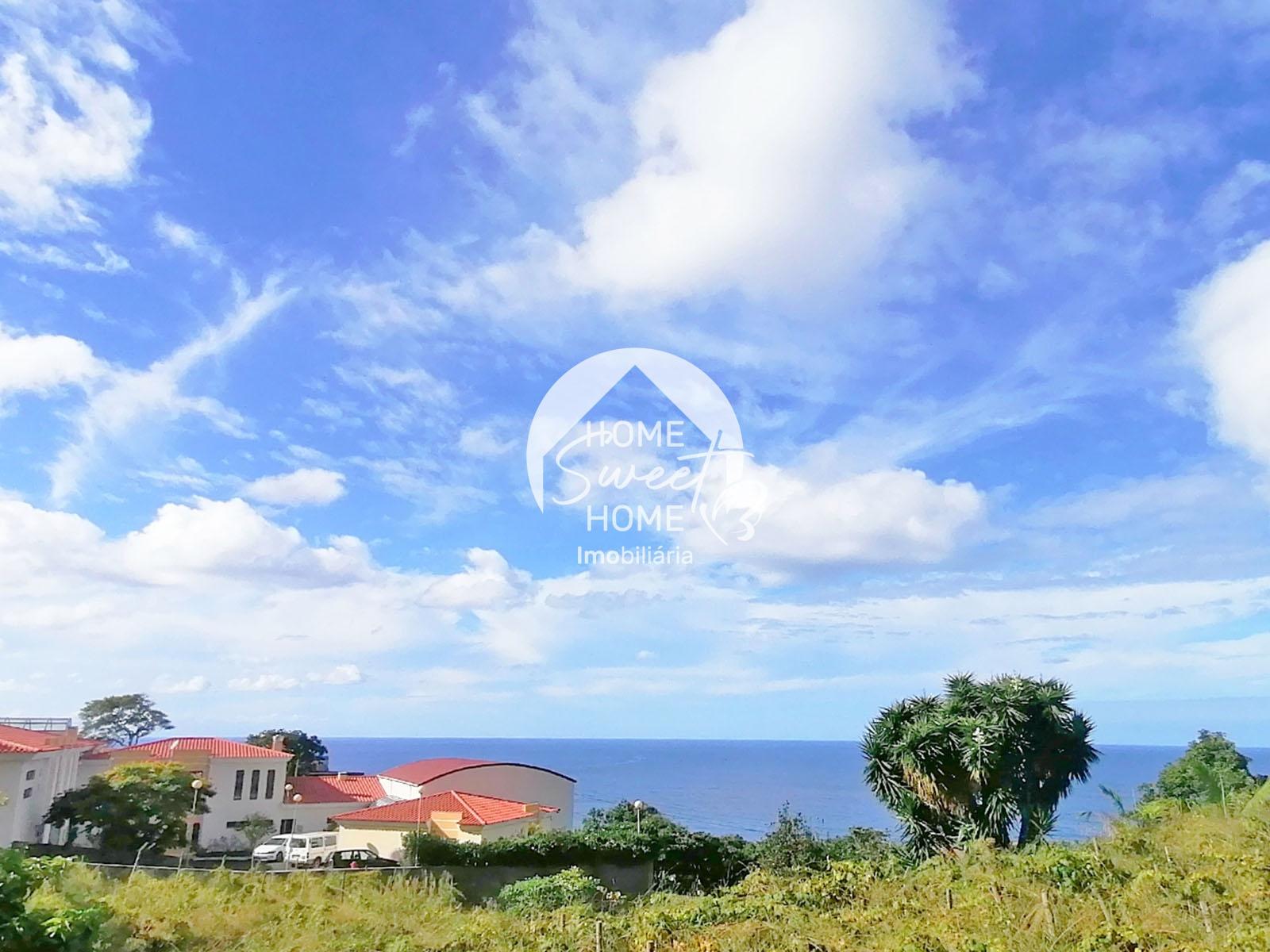 Moradia independente à venda na Estrada dos Poços