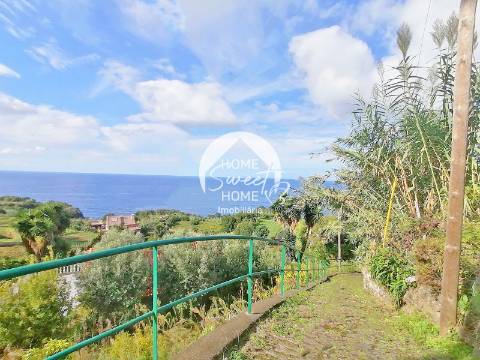 Moradia independente à venda na Estrada dos Poços