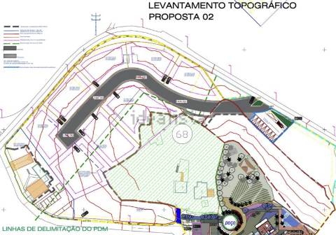 Moradia independente à venda na Estrada dos Poços