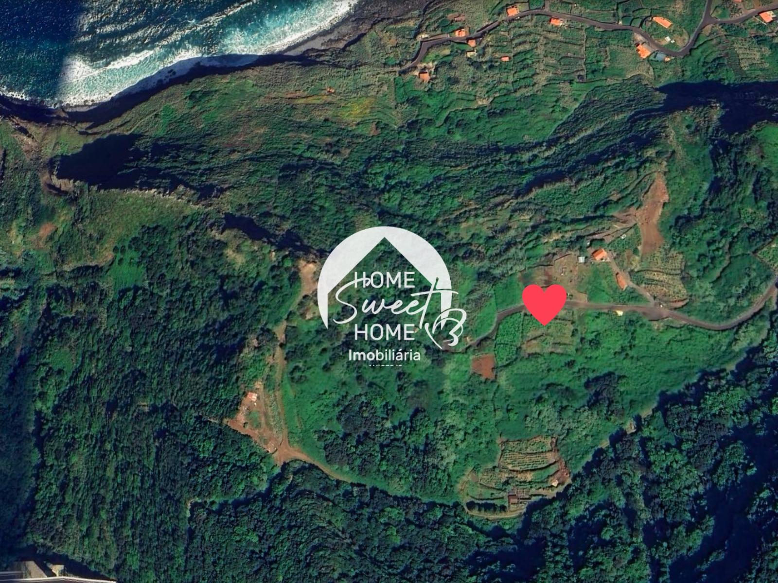 2 Palheiros com terreno e projecto modernizado numa zona paradisiaca
