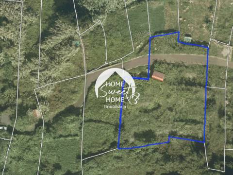 2 Palheiros com terreno e projecto modernizado numa zona paradisiaca