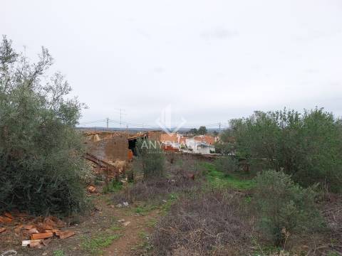 Terreno em Aldeia Típica Alentejana.