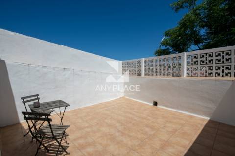 Encantadora Moradia totalmente renovada com vista para as muralhas do Castelo em Loulé.