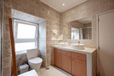 Encantadora Moradia totalmente renovada com vista para as muralhas do Castelo em Loulé.