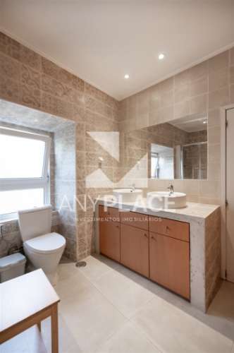 Encantadora Moradia totalmente renovada com vista para as muralhas do Castelo em Loulé.