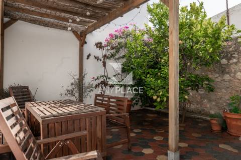 Encantadora Moradia totalmente renovada com vista para as muralhas do Castelo em Loulé.