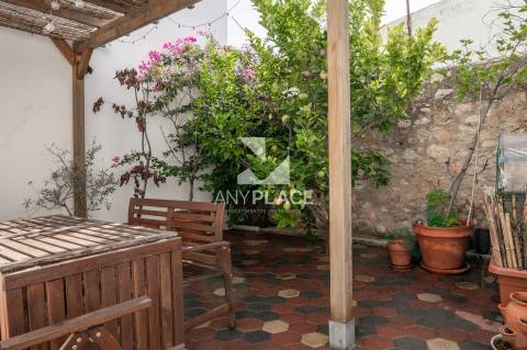 Encantadora Moradia totalmente renovada com vista para as muralhas do Castelo em Loulé.