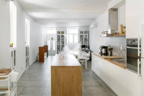 Encantadora Moradia totalmente renovada com vista para as muralhas do Castelo em Loulé.