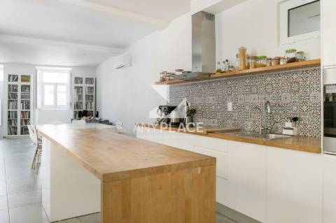 Encantadora Moradia totalmente renovada com vista para as muralhas do Castelo em Loulé.