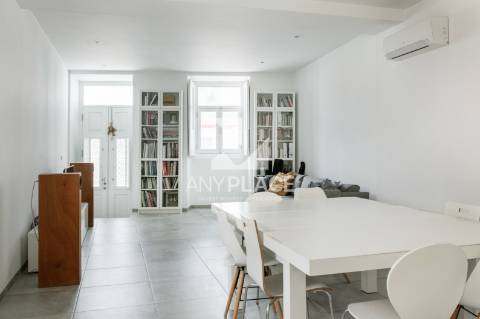 Encantadora Moradia totalmente renovada com vista para as muralhas do Castelo em Loulé.