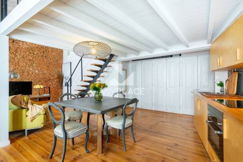 Charmosa Moradia Renovada com Dois Apartamentos Independentes no Centro Histórico de Loulé