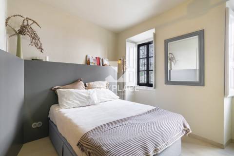 Charmosa Moradia Renovada com Dois Apartamentos Independentes no Centro Histórico de Loulé