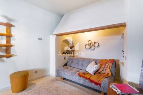 Charmosa Moradia Renovada com Dois Apartamentos Independentes no Centro Histórico de Loulé